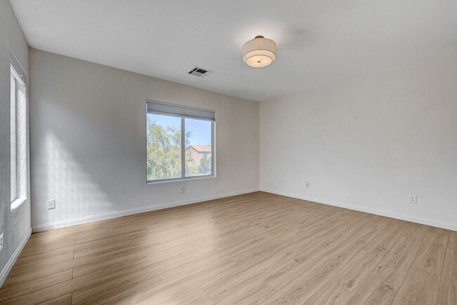 Building Photo - Stylish Tri-Level Home/Tandem Garage in Henderson