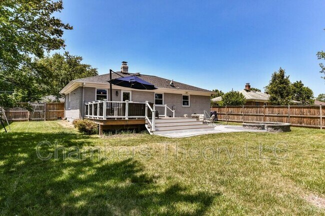 Building Photo - 1015 Woods Pl