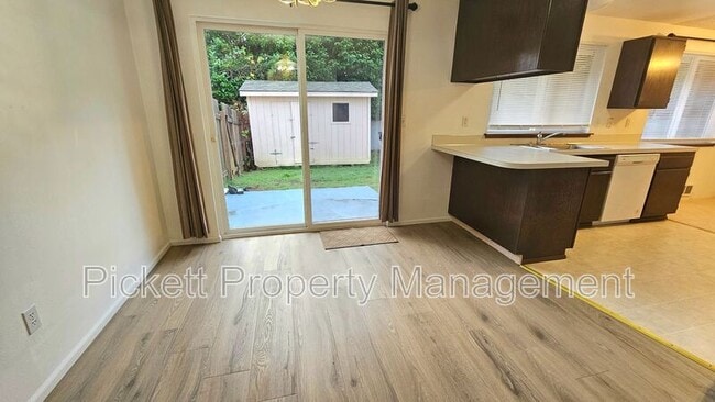 Building Photo - 2870 SE Colusa Ave