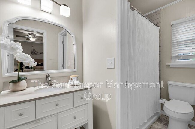 Building Photo - 18 Paddlecreek Ave