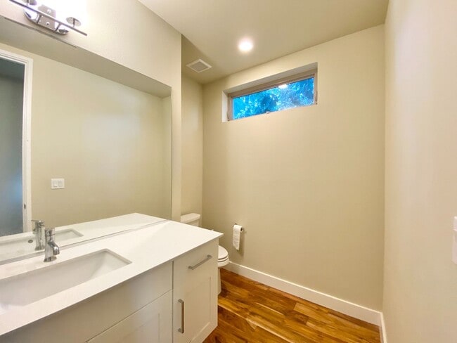 Building Photo - Built in 2017 – Stunning Modern Home for R...