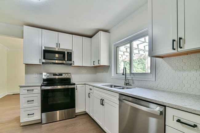 Building Photo - Charming Renovated Home on Acreage — Minutes from Town