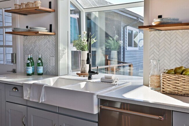 Building Photo - One Of A Kind Freeland Home with Two Seper...