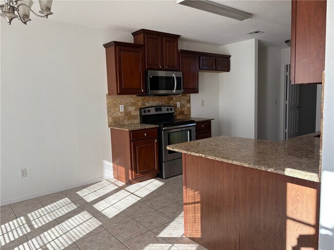 Building Photo - 2403 SW 20th St