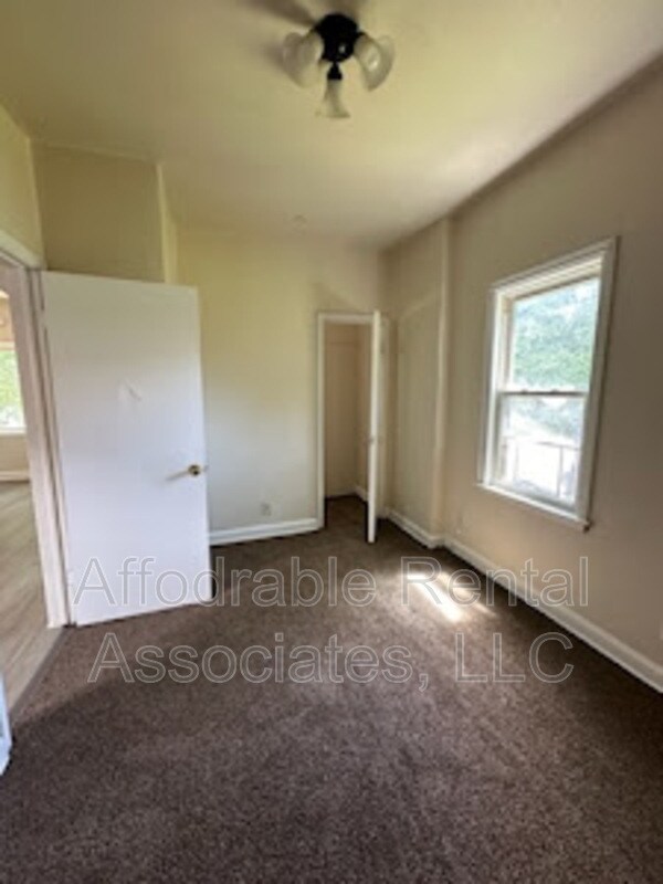 Building Photo - 1911 S 11th St