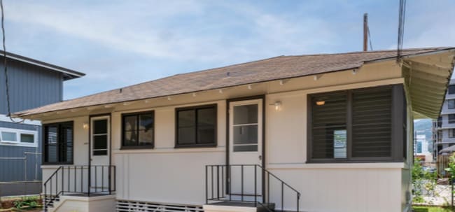 Building Photo - 1 BED 1 BATH with 1 parking, MCCully area