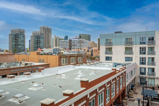 Building Photo - Stylish & Spacious Courtyard-Facing Condo in the Heart of Gaslamp