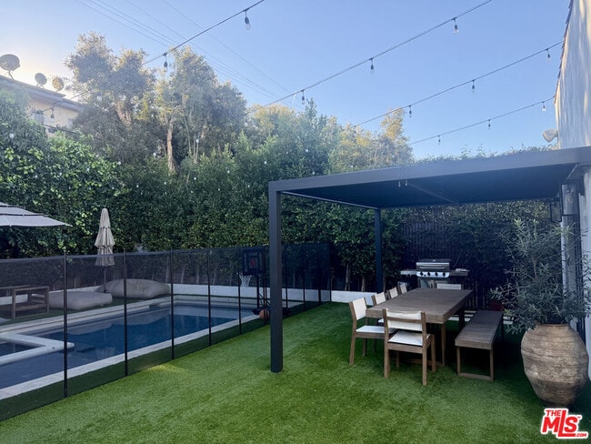 Building Photo - 1430 Stearns Dr