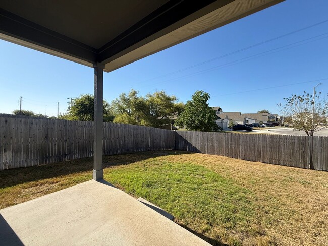 Building Photo - Charming 3-Bedroom Duplex in New Braunfels...