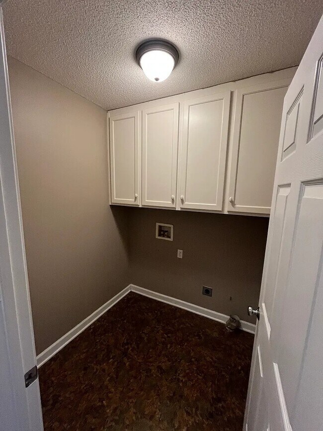 Building Photo - 740 Running Creek Ln