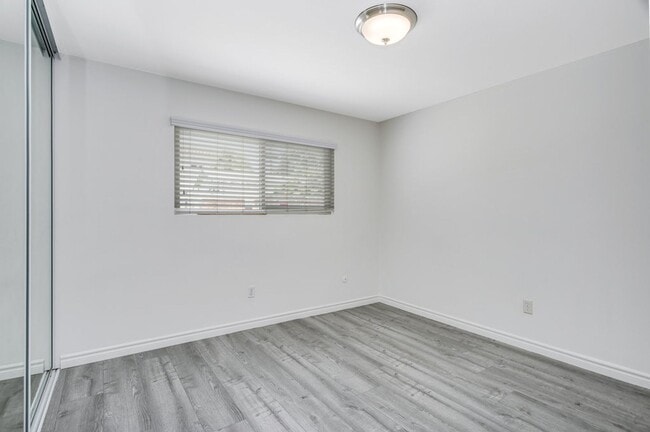 Building Photo - 1 bedroom 1bathroom condo in Normal Heights!