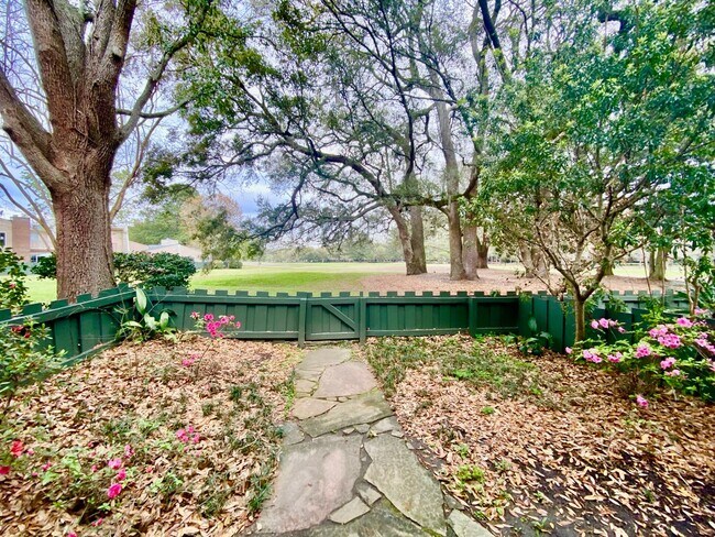 Building Photo - Beautiful Mount Pleasant Townhome