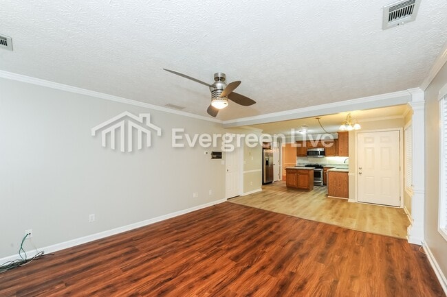 Building Photo - 9928 Point View Dr