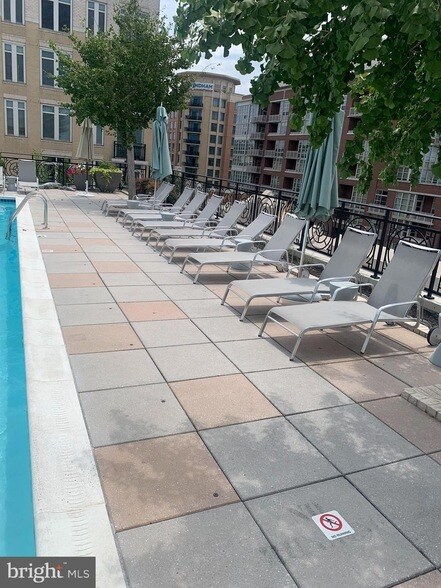 Building Photo - 155 Potomac Passage
