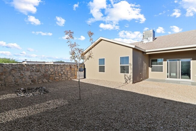 Building Photo - $400 off your first months rent*** Newer 4 bedroom Townhome Available now!