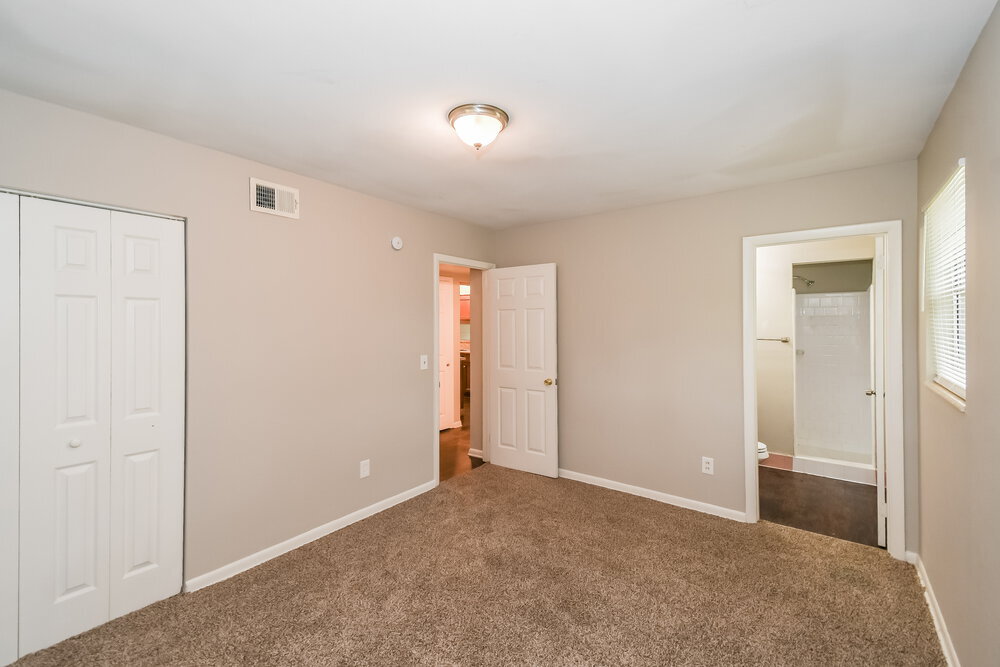 Building Photo - 4626 Castleton Dr