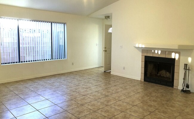 Building Photo - Centrally Located