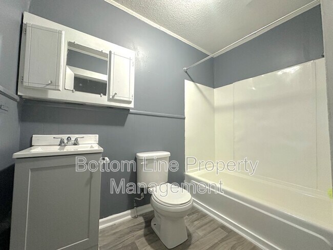 Building Photo - 815 S Weldon St
