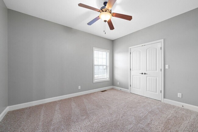 Building Photo - Pet Friendly on Exit 8!