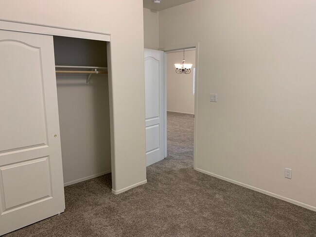 Building Photo - NEWER 4 BEDROOM HOME IN PARK WEST!