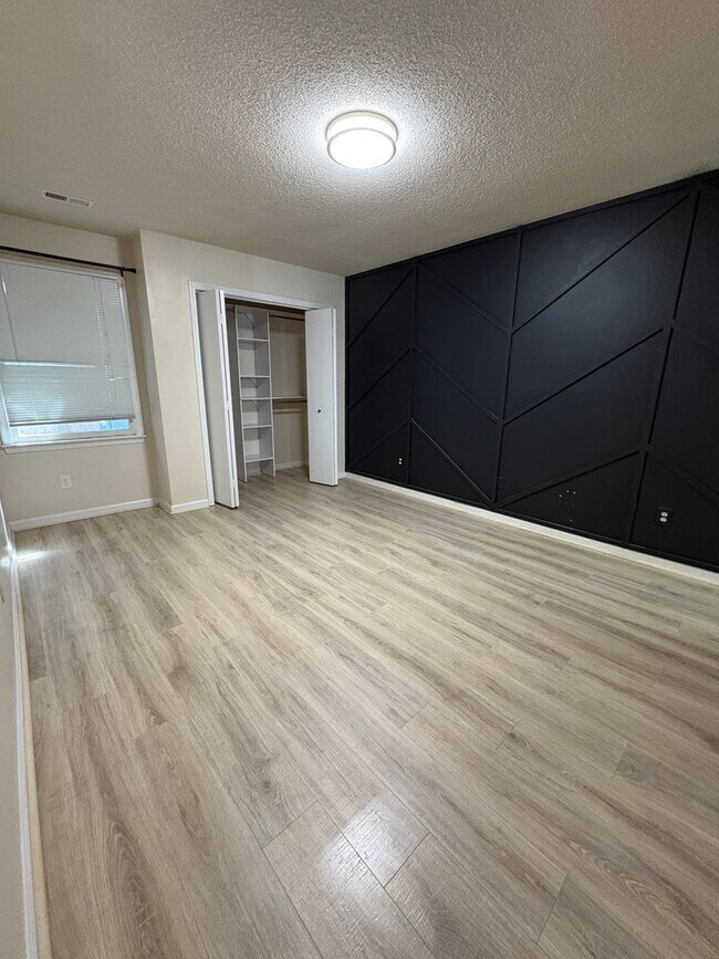 Building Photo - 650 Rock Garden Cir