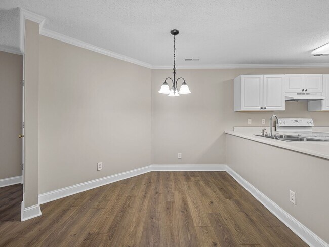 Building Photo - Freshly Renovated 2 BR, 2.5 BA Townhome Ce...