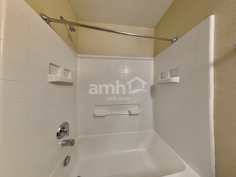 Building Photo - 19904 Robins Dr