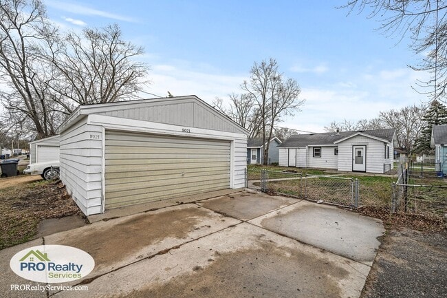 Building Photo - 2 Bedroom Home