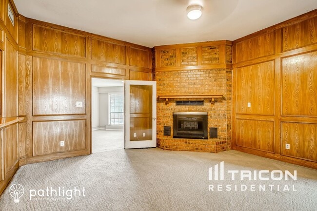 Building Photo - 100 Hacienda Dr