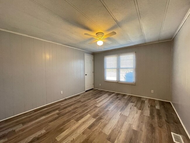 Building Photo - 3 Bedroom/2 Bathroom Home Near I-85 & Hwy 58