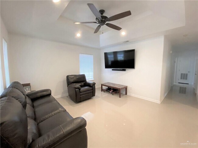 Building Photo - 16 Rosalva Ave