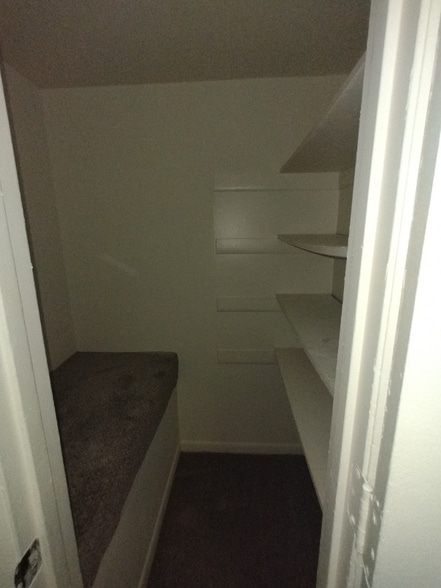 Building Photo - 600 Reusens Rd