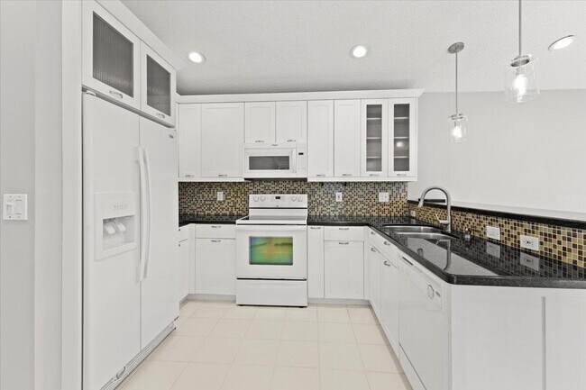 Building Photo - 4546 NW 7th Pl