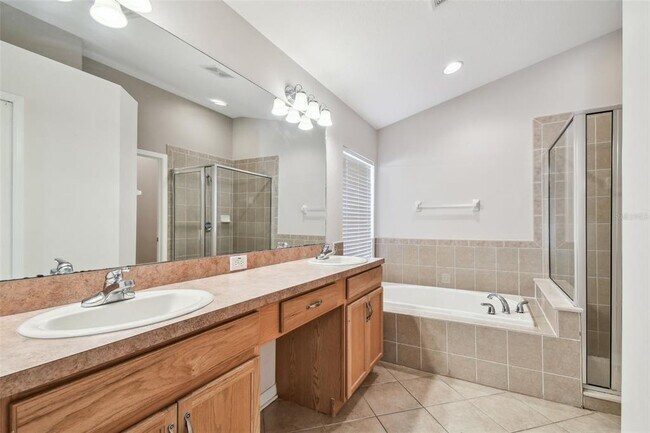Building Photo - 15807 Leatherleaf Ln