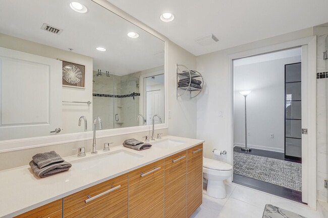 Building Photo - 480 Hibiscus St