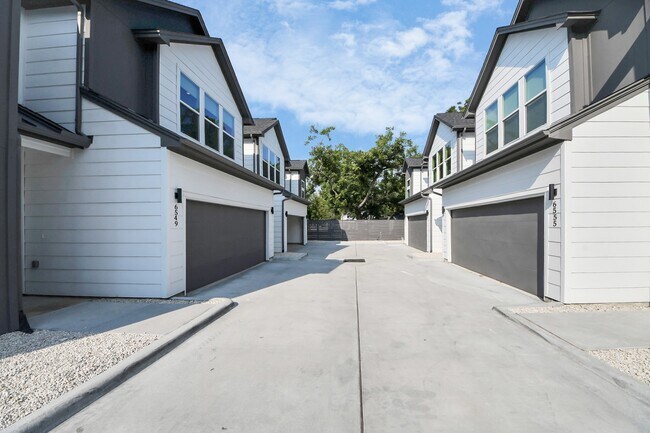 Building Photo - 6549 Sealey St