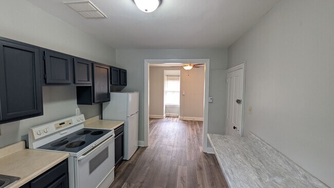 Building Photo - Spacious 1 Bedroom in Heart of Midtown Har...