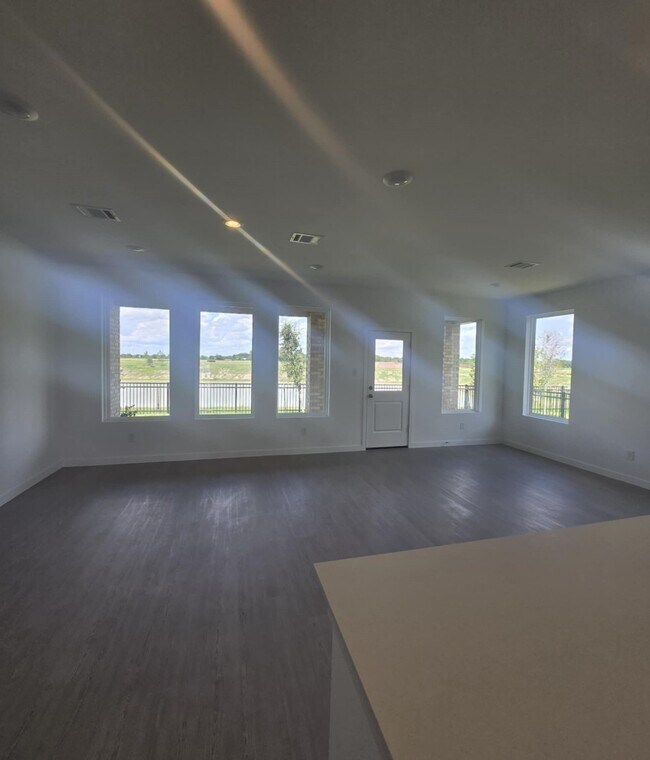 Building Photo - 3053 Avineda Sonoma Dr