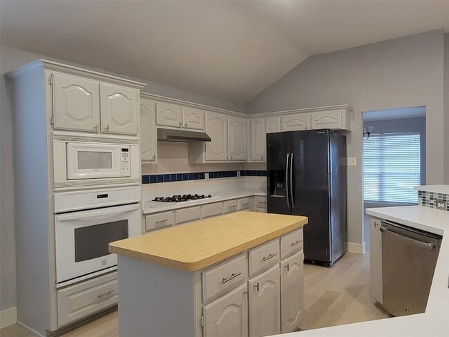 Building Photo - 424 Ambrose Dr