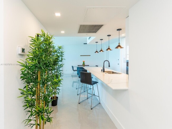 Building Photo - 2501 S Ocean Dr
