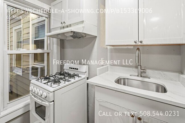 Building Photo - 65 Main St