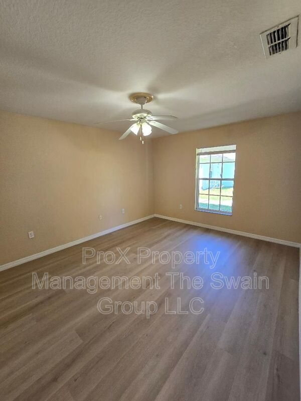 Building Photo - 1826 Lake Mariam Dr