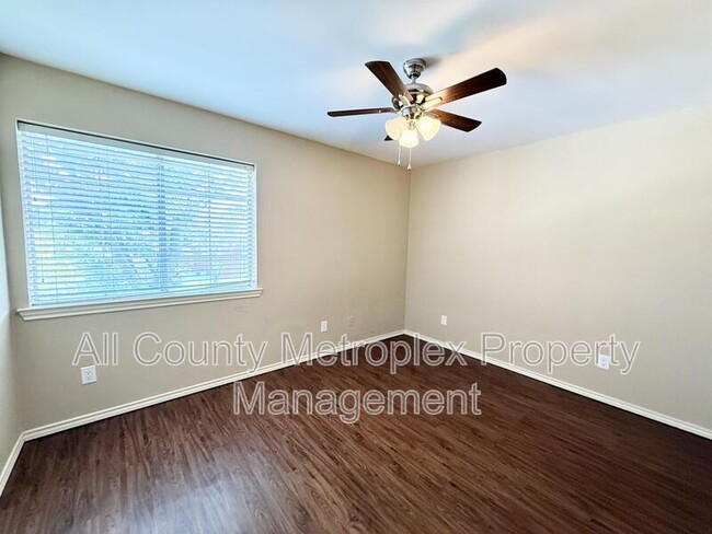 Building Photo - 8902 Bayshore Ln