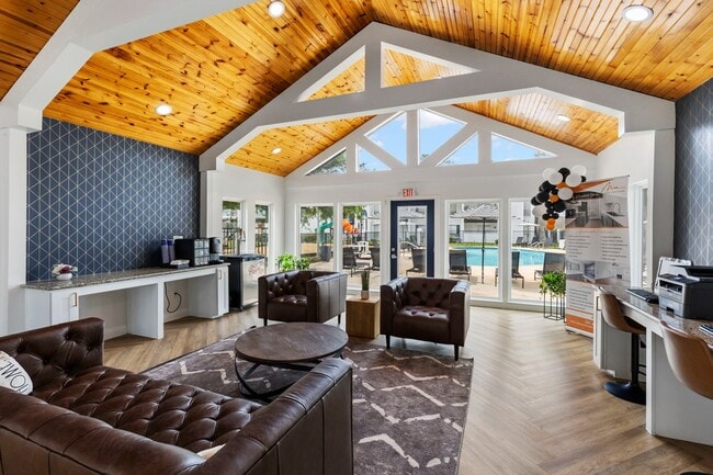 Leasing Center - Mia LXMI Westchase East