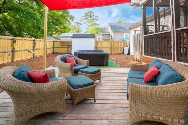 Building Photo - HOT TUB ANYONE?  THIS OFF-SEASON RENTAL IS AVAILABLE NOV-FEB '27