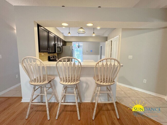 Building Photo - Cul-de-Sac Charm: Beautiful 4 Bedroom Home in Mary Esther Near Beaches and Bases!