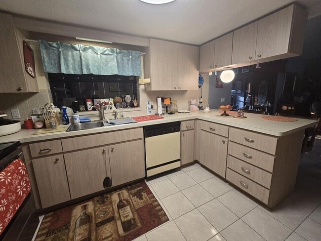 Building Photo - 4261 Paradise Cir