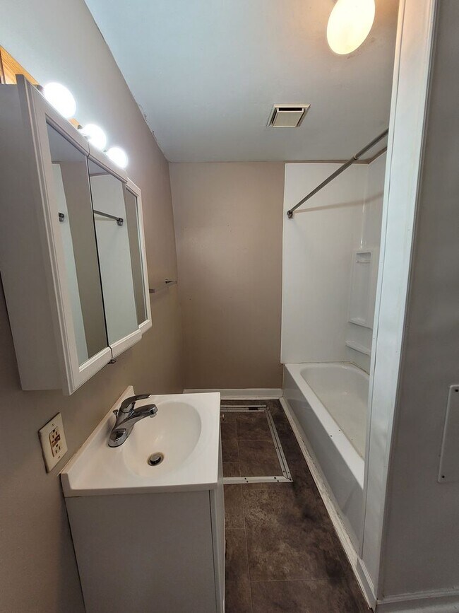 Building Photo - 1809-1811 Morton - Four Eight