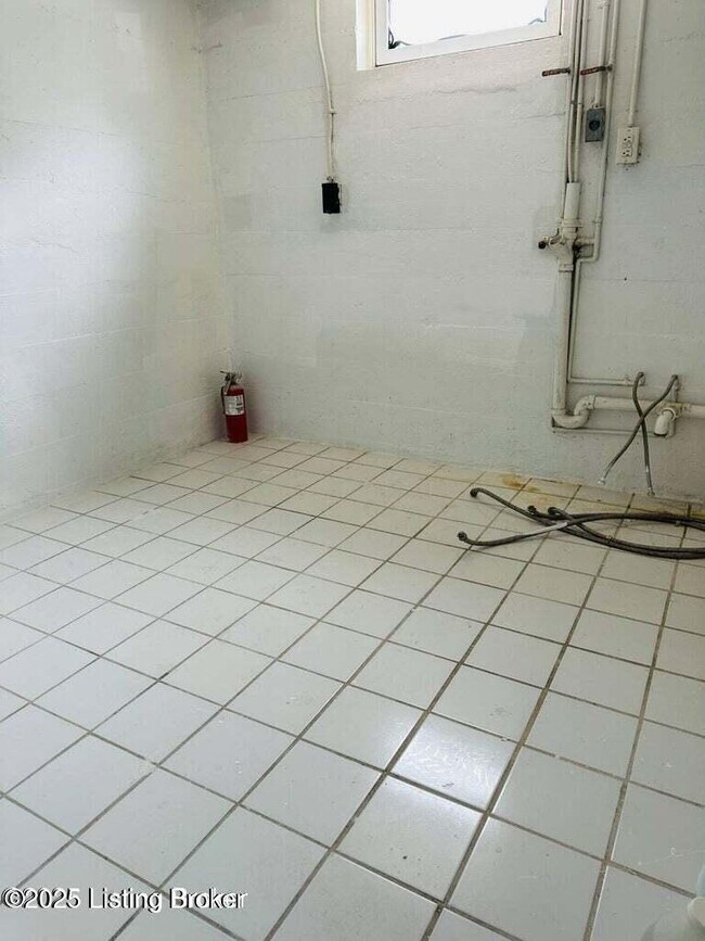 Building Photo - 4105 North Ln