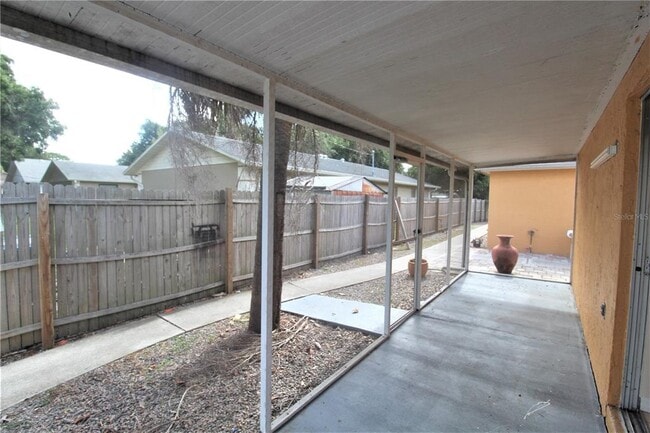 Building Photo - 867 Ponder Ave